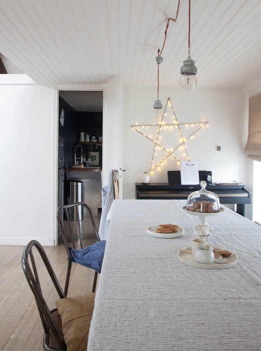 the dining area is also done in white to make it more airy