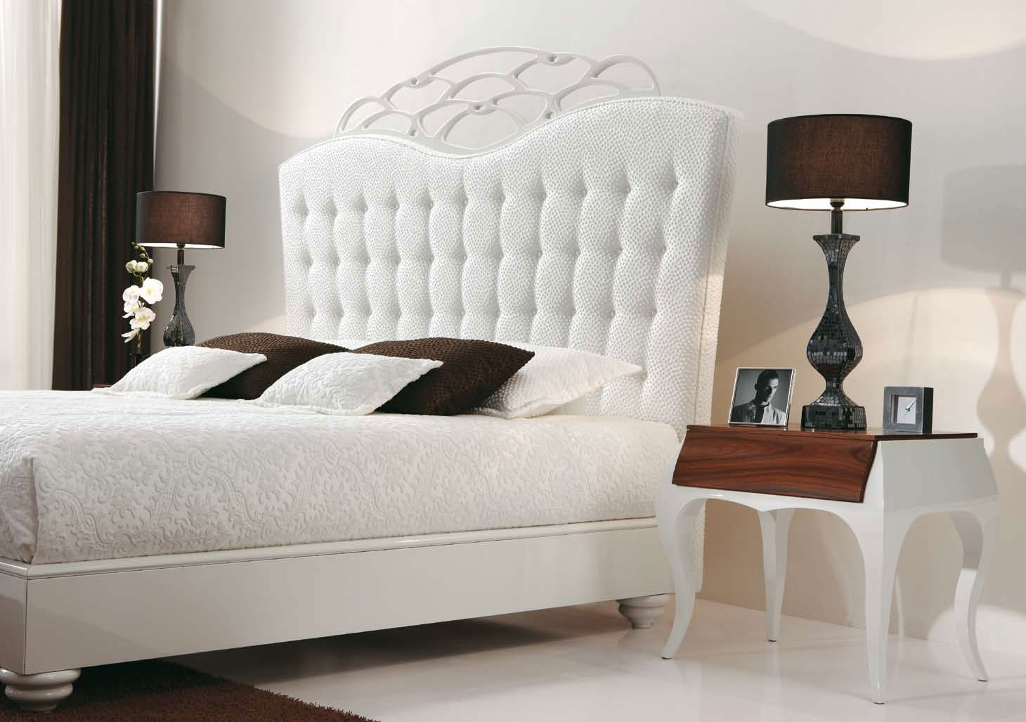 Luxury Bedroom with Beautiful White Bed by MobilFresno | DigsDigs