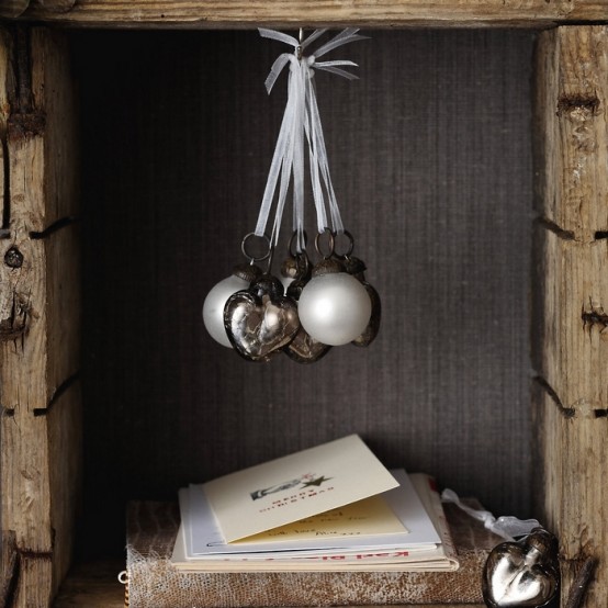 35 Awesome Christmas Balls and Ideas How To Use Them In Decor  DigsDigs
