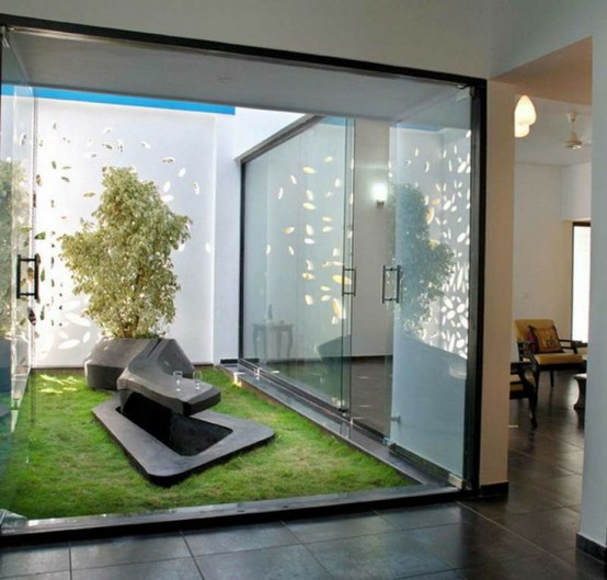 27 Calm Japanese-Inspired Courtyard Ideas - DigsDigs