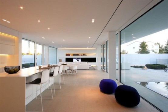 Minimalist White House In Lido Island Venezia