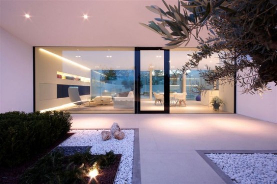 Minimalist White House In Lido Island Venezia