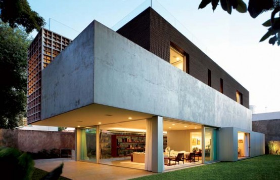 Modern and Exotic Villa Design in Sao Paulo by Isay Weinfeld