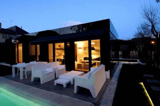 Modular Glossy Black House