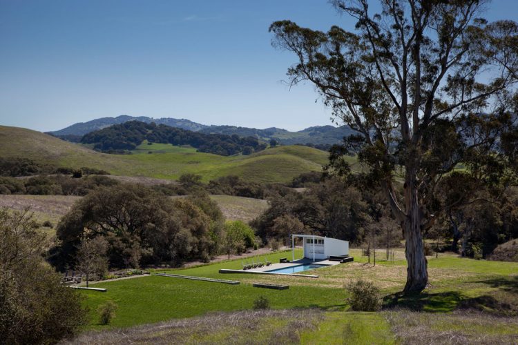 White Barn Like House With Modern Features