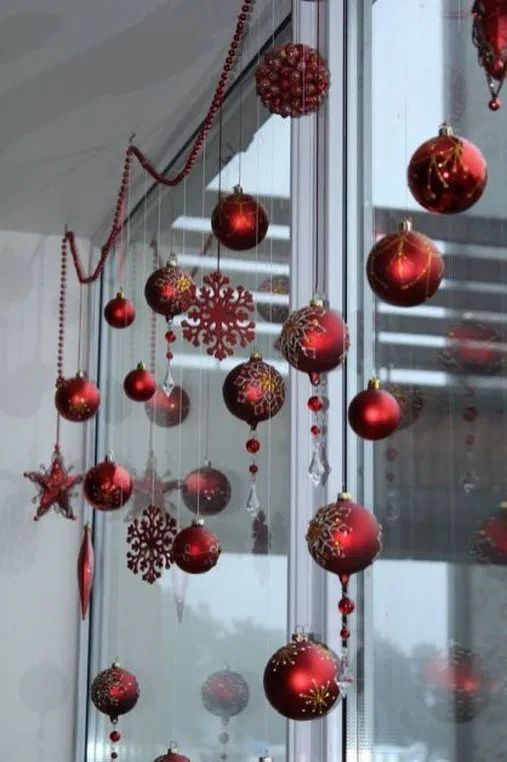 51 Awesome Ways To Use Christmas Balls and Ornaments In Decor - DigsDigs
