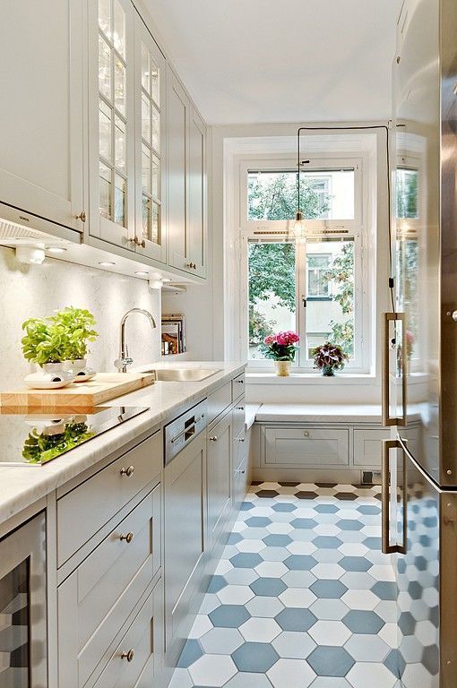 https://www.digsdigs.com/photos/2012/02/a-beautiful-white-kitchen-with-white-countertops-a-white-backsplash-a-hex-tile-floor-and-a-windowsill-bench.jpg