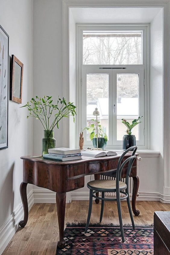 https://www.digsdigs.com/photos/2012/09/a-beautiful-vintage-home-office-space-with-a-large-heavy-stained-desk-a-grey-chair-some-potted-plants-and-large-books.jpg