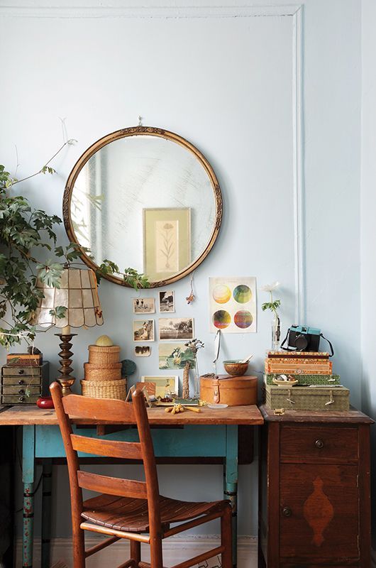 https://www.digsdigs.com/photos/2012/09/a-cute-vintage-working-nook-with-a-vintage-desk-chair-and-a-cabinet-a-mirror-in-a-vintage-gilded-frame-greenery-and-some-art.jpg