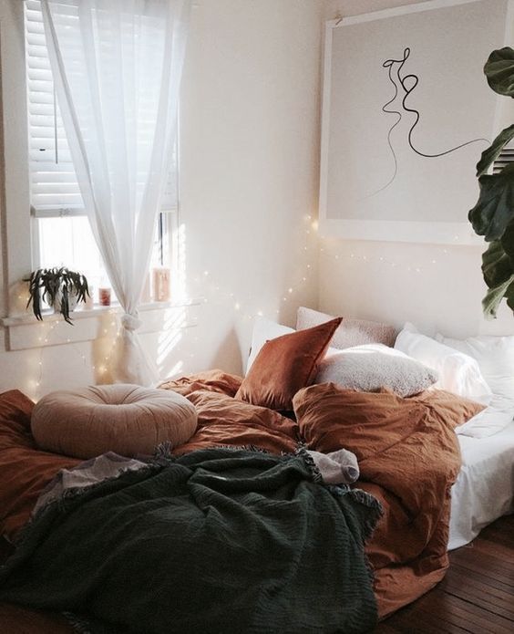 47 Cozy And Inspiring Bedroom Decorating Ideas In Fall Colors - DigsDigs