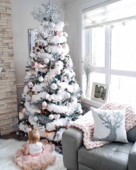 https://www.digsdigs.com/photos/2012/11/a-Christmas-tree-decorated-with-white-and-silver-ornaments-lights-and-fluffy-fur-garlands-plus-a-large-silver-topper.jpg