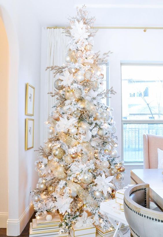 53 Exciting Silver And White Christmas Tree Decor Ideas - DigsDigs