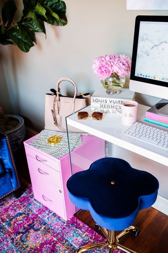 Make Everyone Jealous of Your Desk Space  Pink home offices, Home office  colors, Girly office