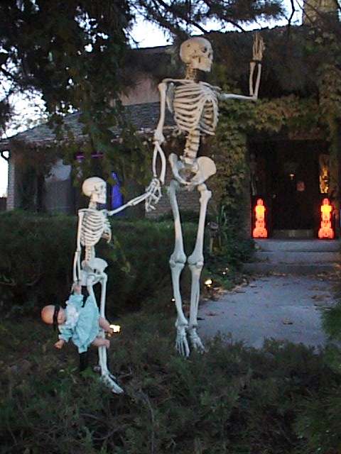 60 Awesome Outdoor Halloween Party Ideas - DigsDigs
