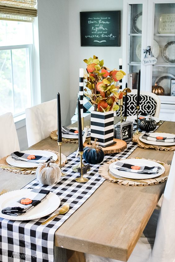 39 Elegant Black And White Thanksgiving Décor Ideas - DigsDigs