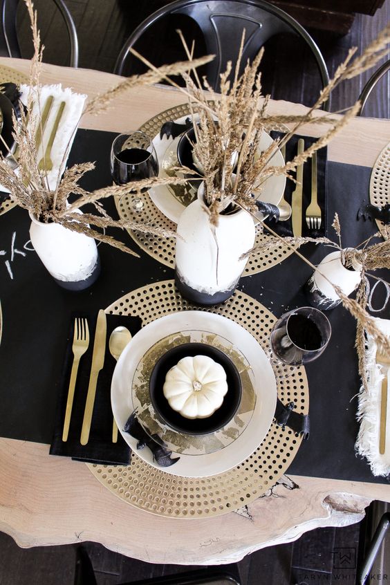 62 Cozy Black And White Thanksgiving Decor Ideas - Shelterness