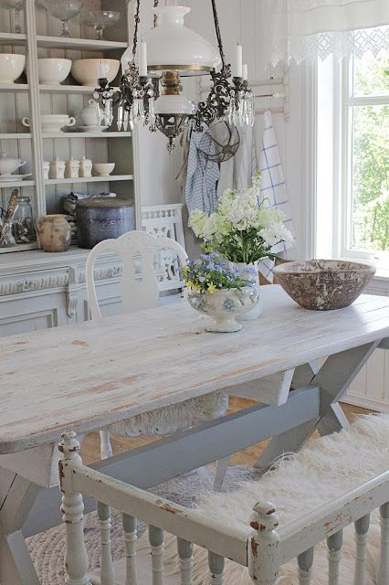 65 Adorable Whitewashed Furniture Pieces - DigsDigs