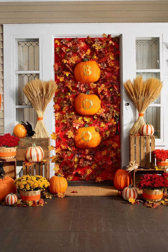 58 Cool Halloween Front Door Decor Ideas - DigsDigs