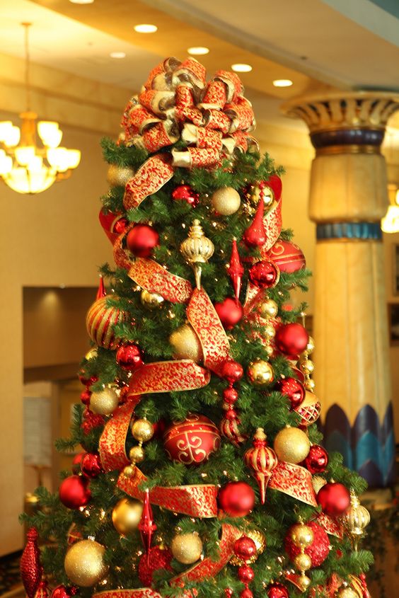Red And Gold Christmas Tree Decorating Ideas