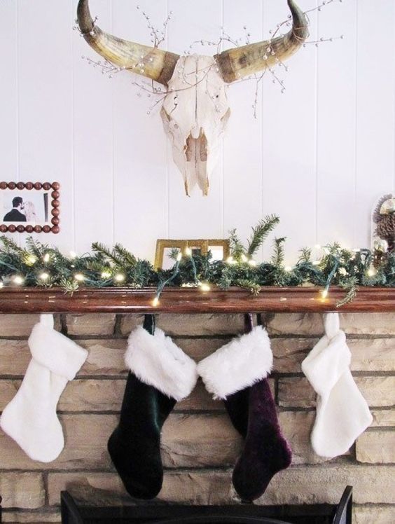 65 Ideas To Use Christmas Stockings For Decor - DigsDigs