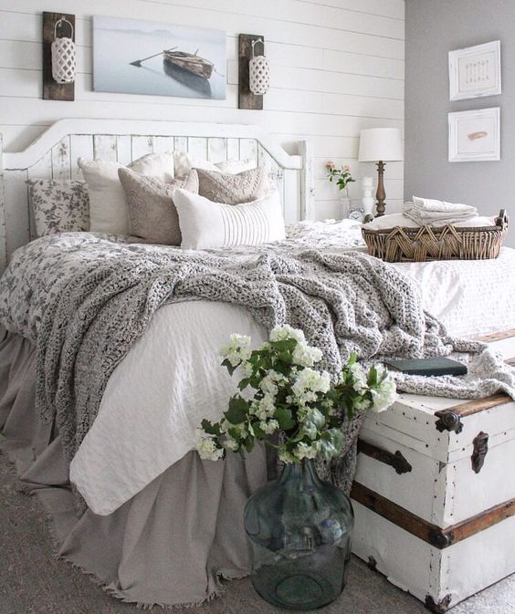 Simple White Farmhouse Bedroom Ideas 