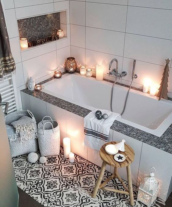 https://www.digsdigs.com/photos/2015/06/a-beautiful-monochromatic-mini-home-space-wiht-large-scale-white-and-printed-tiles-a-tub-surrounded-with-tiles-candles-candle-lanterns-and-a-niche-for-storage.jpg