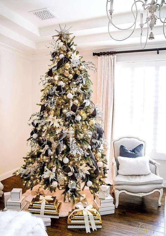 90 Modern Black And White Christmas Décor Ideas - DigsDigs