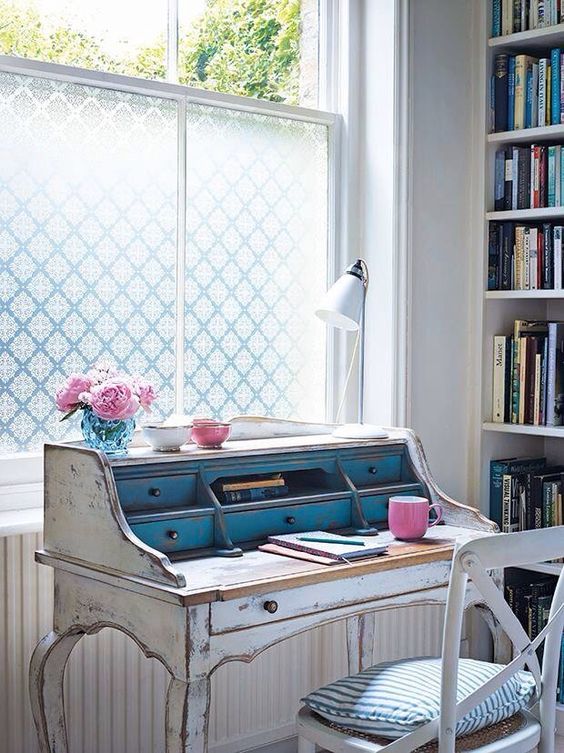 25 Ways To Use An Antique Desk In Your Interior