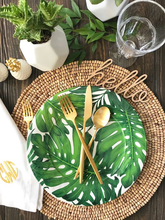 30 Stylish And Timeless Tropical Leaf Décor Ideas - DigsDigs