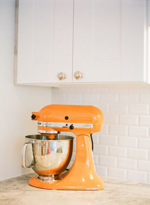 https://www.digsdigs.com/photos/2017/08/24-a-kitchen-aid-mixer-in-bold-orange-to-raise-your-mood-while-cooking.jpg