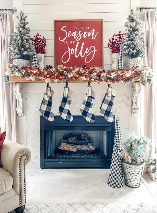 91 Cozy Farmhouse Christmas Decor Ideas - DigsDigs