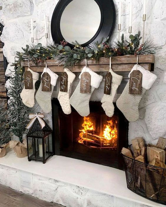 91 Cozy Farmhouse Christmas Decor Ideas - DigsDigs