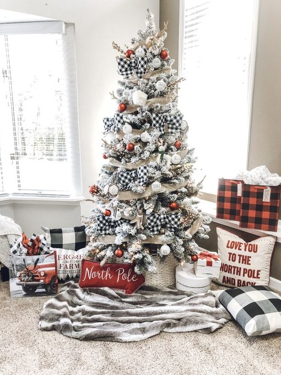 91 Cozy Farmhouse Christmas Decor Ideas - DigsDigs