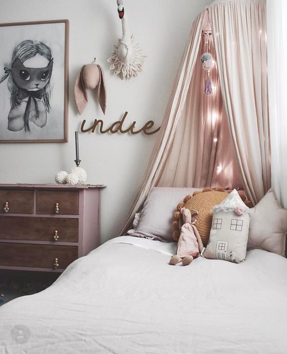 26 String Lights Ideas To Make A Kid’s Room Dreamy - DigsDigs
