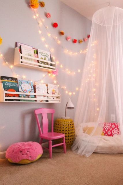 26 String Lights Ideas To Make A Kid's Room Dreamy - DigsDigs