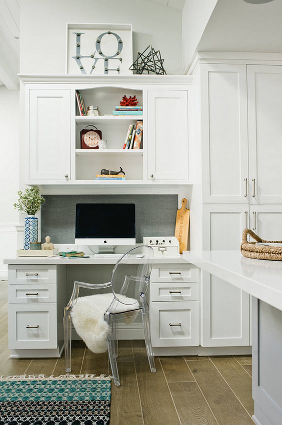 03 A Seamlessly Built In Office Nook In The Kitchen The Desk And Cabinets Made In The Same Style And Look As The Kitchen Itself 