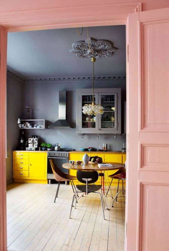 25 Bold Color Block Kitchen Decor Ideas - DigsDigs