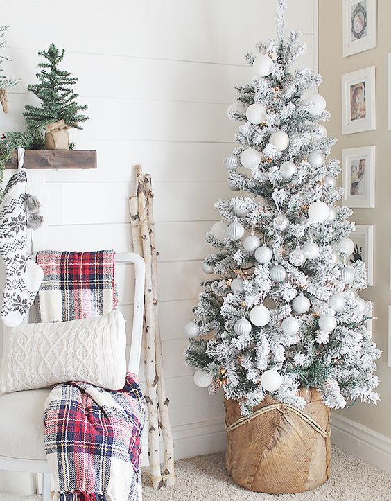 25 Snowy Christmas Home Decor Ideas - DigsDigs