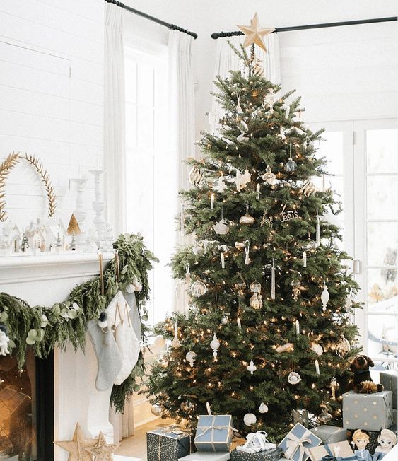 78 Scandinavian Christmas Tree Decor Ideas - DigsDigs