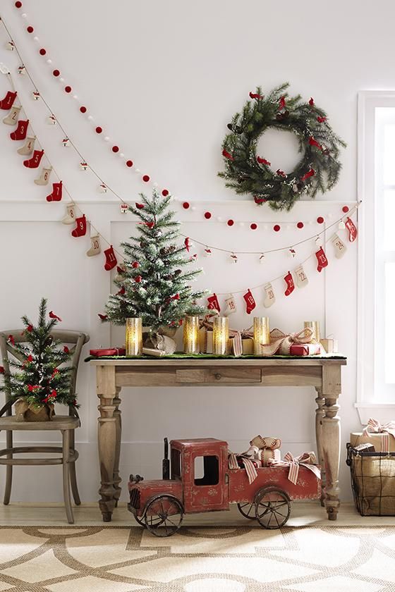 25 Instagram-Worthy Christmas Wall Decor Ideas - DigsDigs