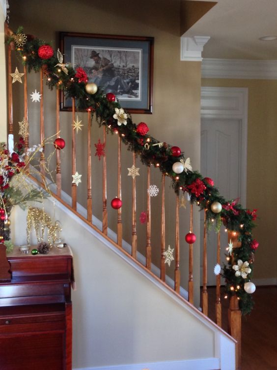 24 Tiny House Christmas Decor Ideas You May Steal - DigsDigs