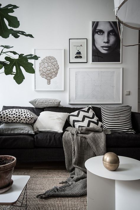 25 Black And White Living Rooms That Inspire - DigsDigs