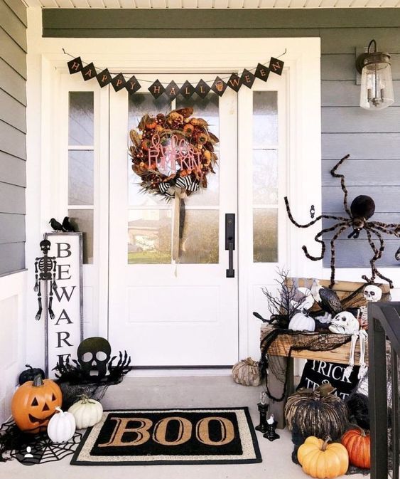 34 Stylish Halloween Porch Decor Ideas - DigsDigs