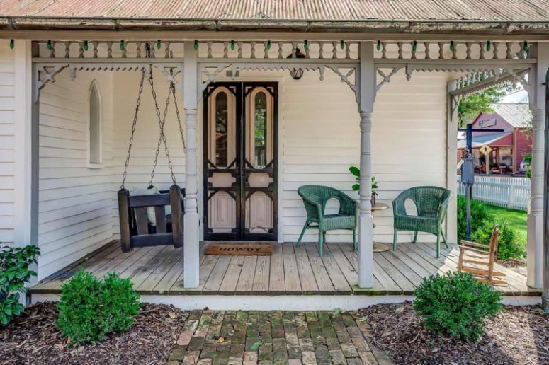 1892 Historic Cottage Renovated Keeping Its Charm Digsdigs