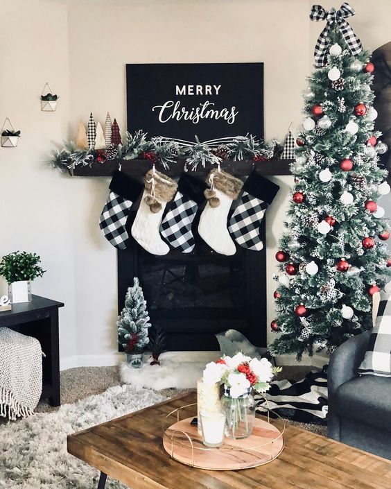 25 Cozy Buffalo Check Christmas Decor Ideas - DigsDigs