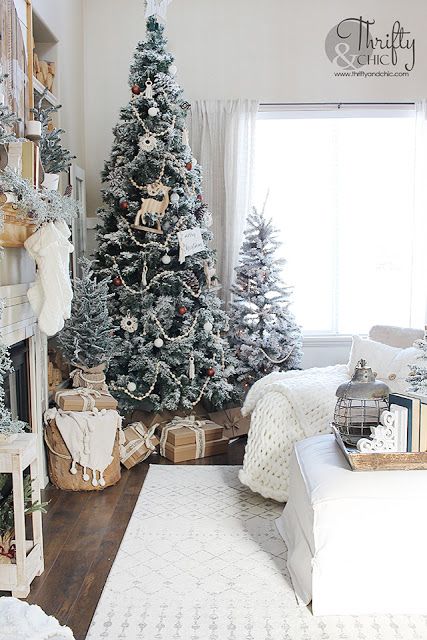 53 Exciting Silver And White Christmas Tree Decor Ideas - DigsDigs