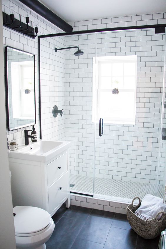 https://www.digsdigs.com/photos/2020/05/a-modern-monochromatic-bahtroom-with-white-subway-tiles-and-black-ones-a-white-vanity-and-black-fixtures-here-and-there.jpg