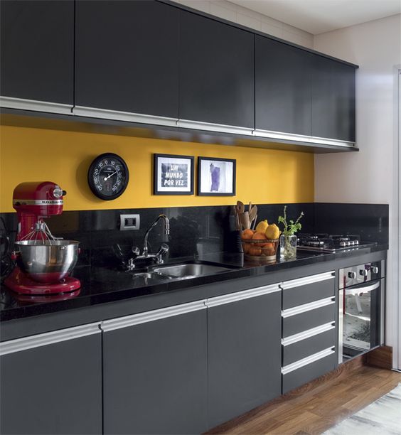 https://www.digsdigs.com/photos/2020/08/a-bold-graphite-grey-kitchen-with-a-black-and-yellow-backsplash-and-black-stone-countertops.jpg