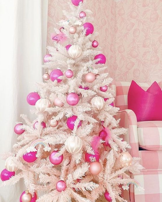 83 Glam And Fun Pink Christmas Decor Ideas - DigsDigs