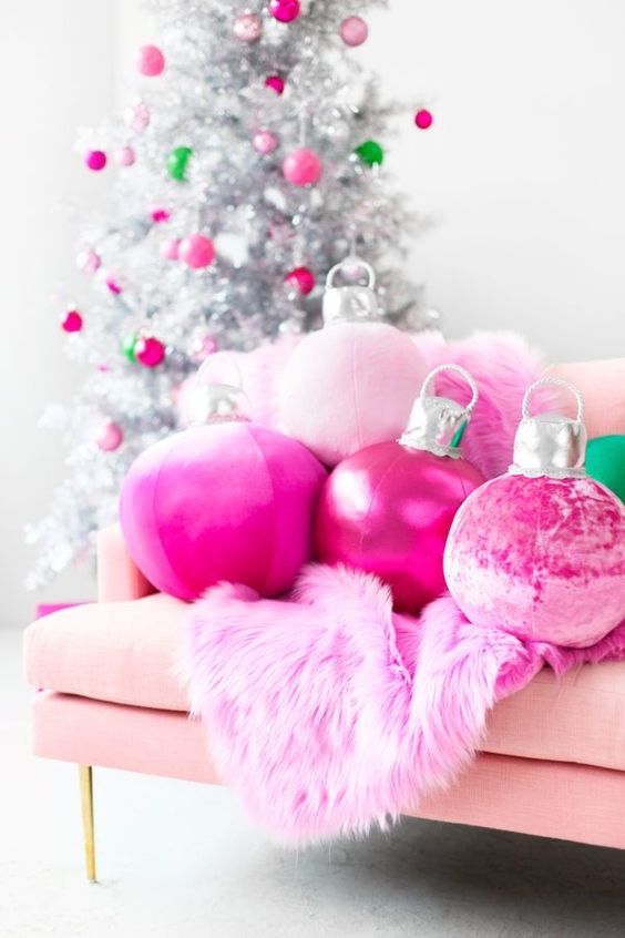 25 Glam And Fun Pink Christmas Decor Ideas  DigsDigs